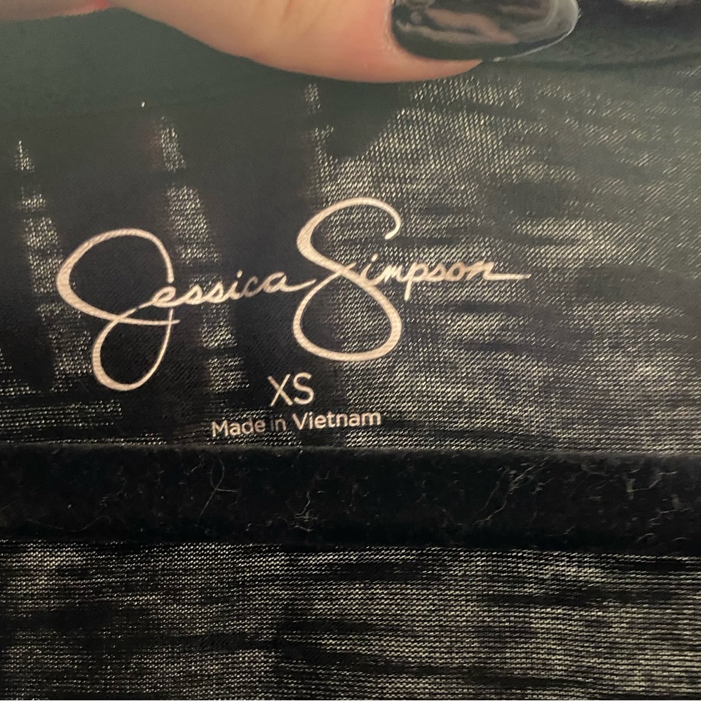 Jessica Simpson Linnie Ruffle Hem Screen Tee - Picture 5 of 8
